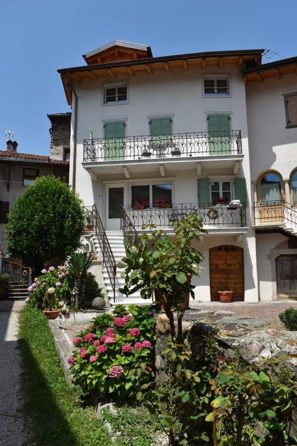 Api Tenna Apartments Glicine 1 Exterior photo